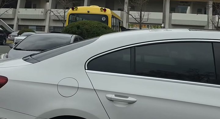 김해에서 매입한 폭스바겐 뉴 CC 옆모습