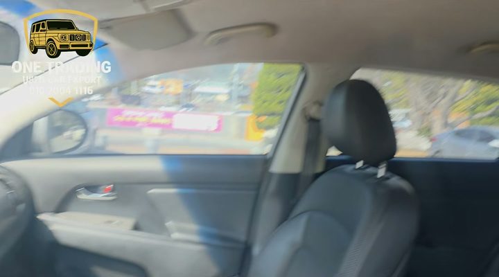 진해 스포티지R 앞좌석 실내