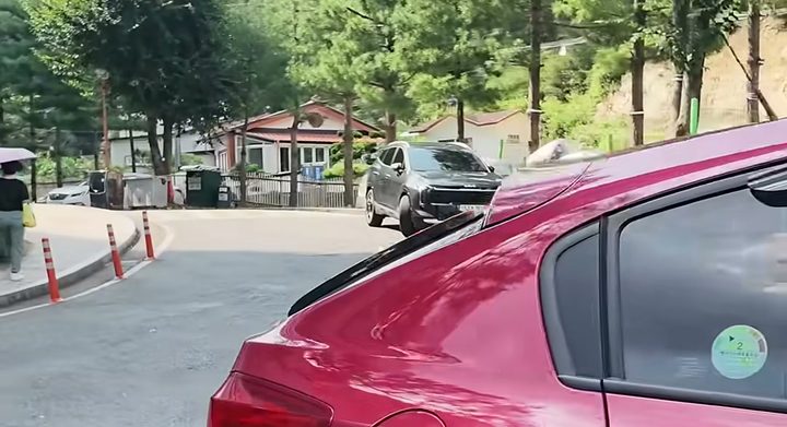 마산 중리에서 매입한 빨간색 크루즈 해치백 뒤쪽