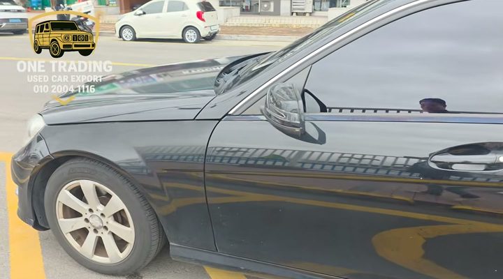 통영 벤츠 C클래스 앞바퀴와 펜더
